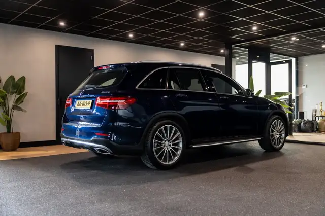 Mercedes-Benz GLC view 3
