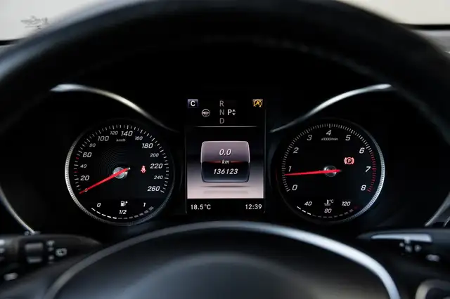Mercedes-Benz GLC view 13