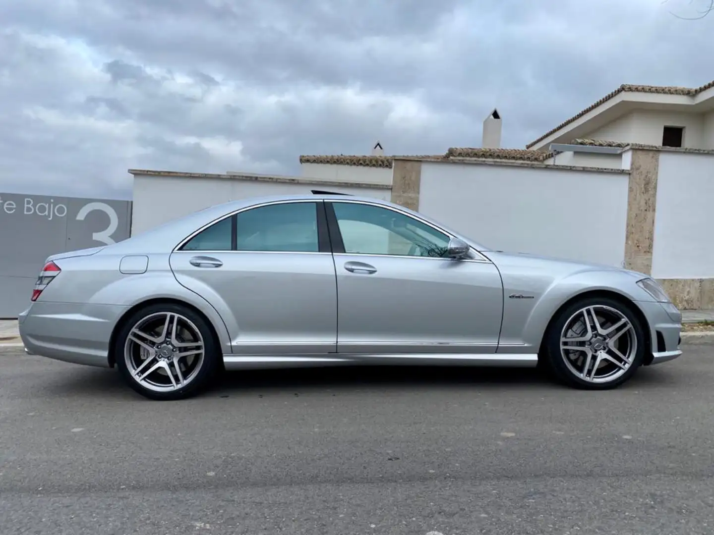 Mercedes-Benz S 63 AMG Aut. Stříbrná - 1