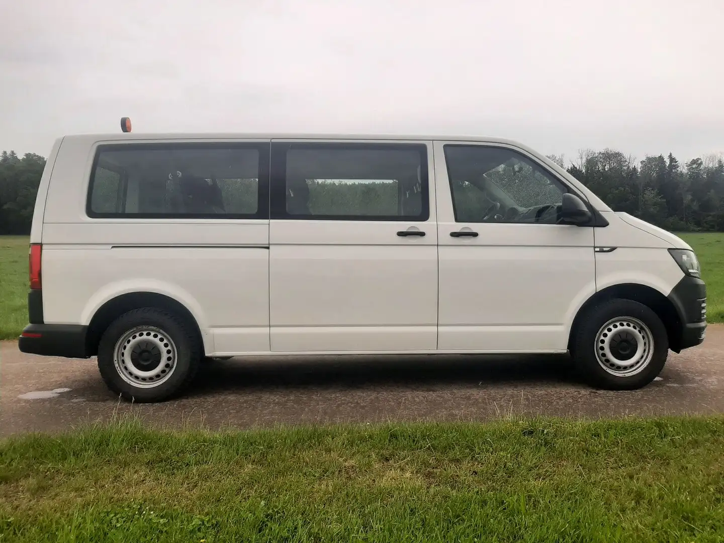Volkswagen T6 Transporter T6 2.0 TDI Lang 9- Sitzer Klima PDC 1. Hand Weiß - 2