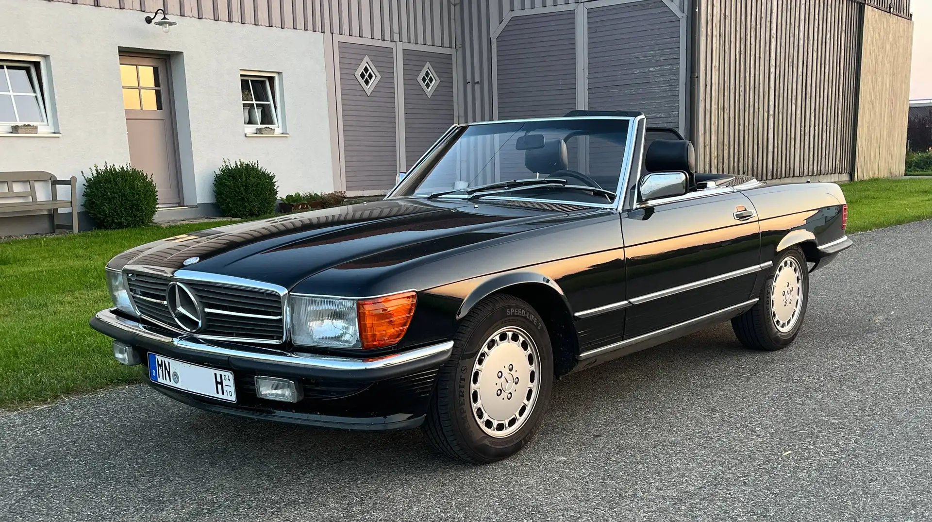Mercedes-Benz SL 560 R107 Schwarz - 1