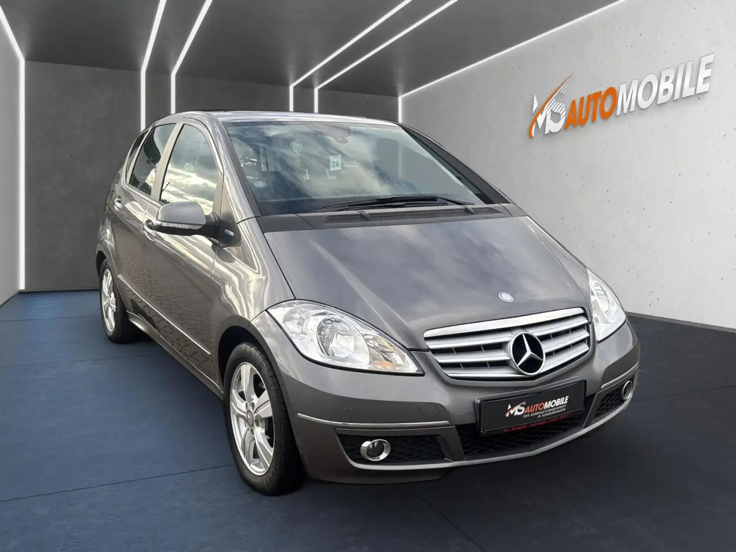 Mercedes-Benz A 160 Avantgarde BlueEfficiency+PANO+KAM+KLIMA Gris - 2