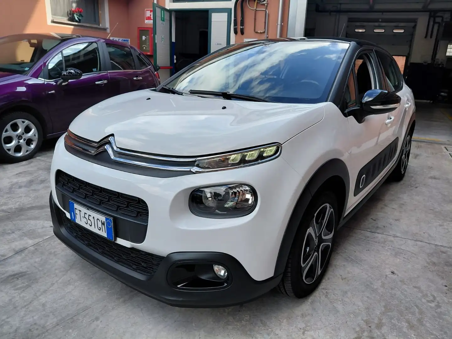Citroen C3 C3 III 2017 1.2 puretech UpTown s Weiß - 1