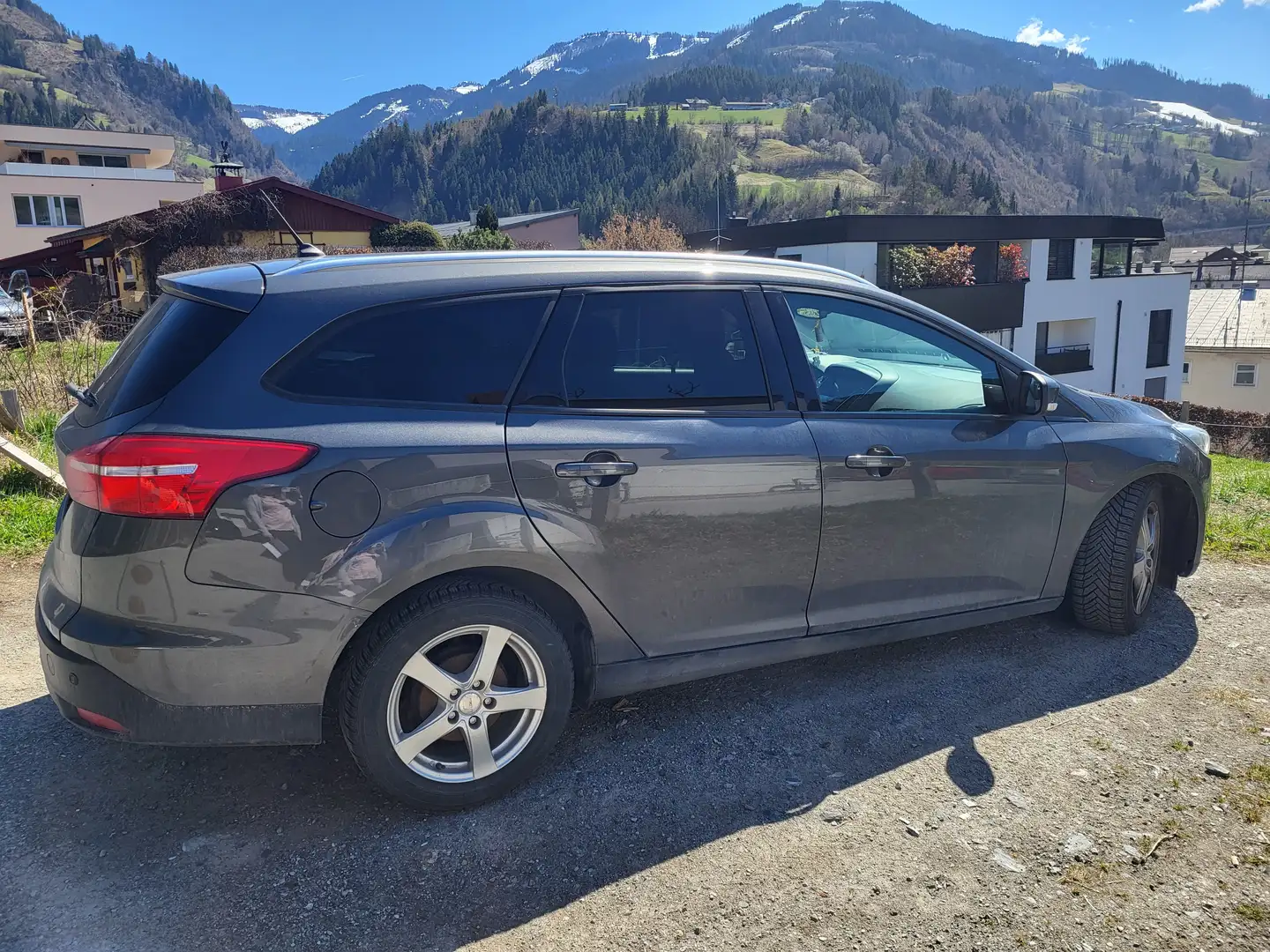 Ford Focus Trend Grau - 1
