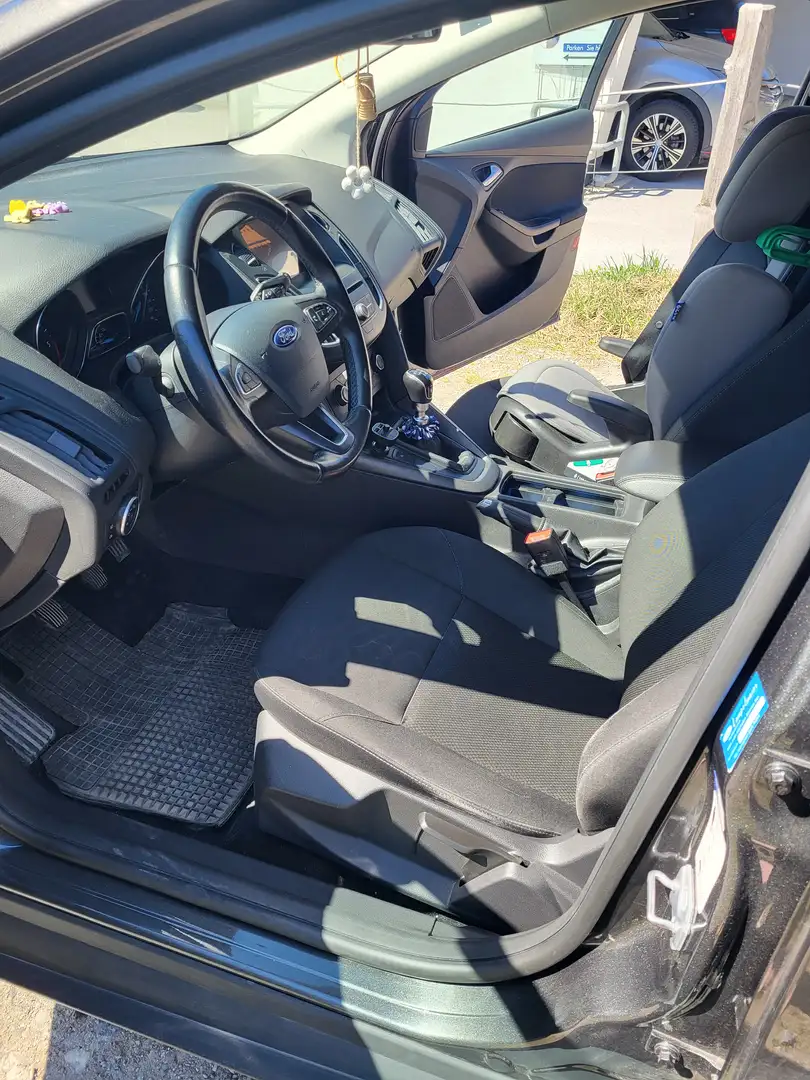 Ford Focus Trend Grau - 2