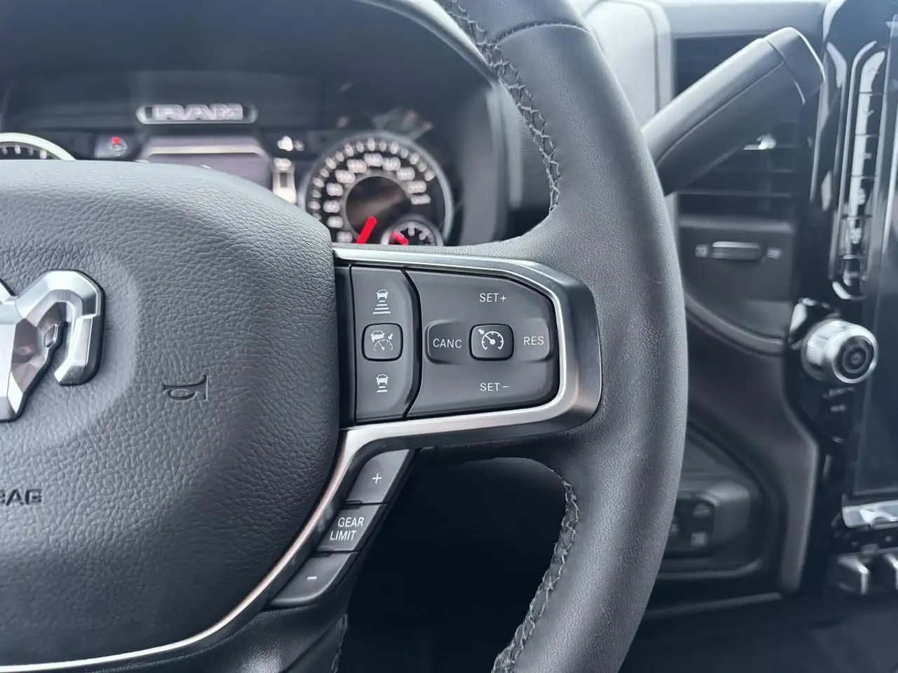 RAM 2500 снимка RAM 2500