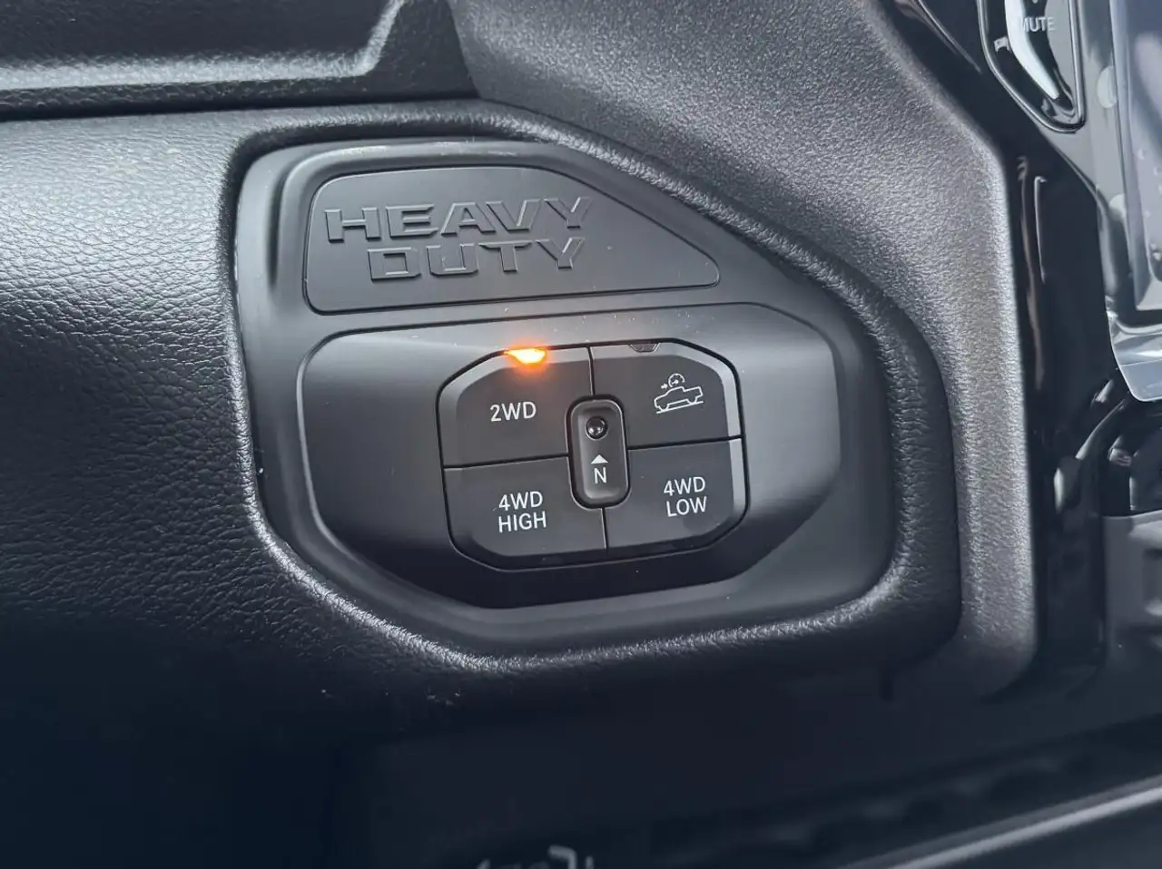 RAM 2500 снимка RAM 2500