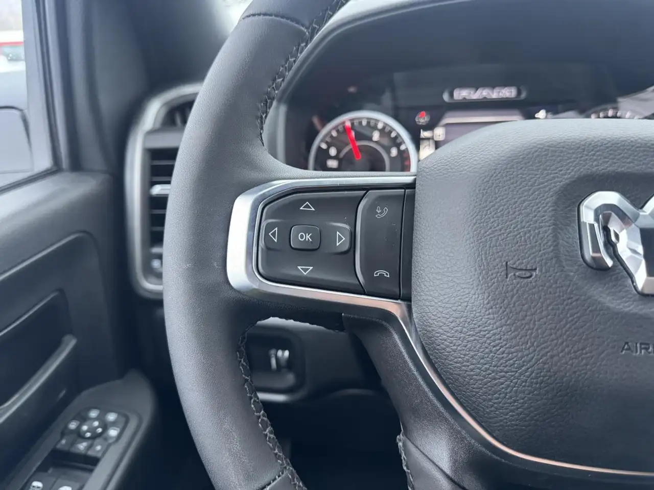RAM 2500 снимка RAM 2500