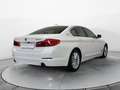 BMW 530 e Berlina Business Weiß - thumbnail 2