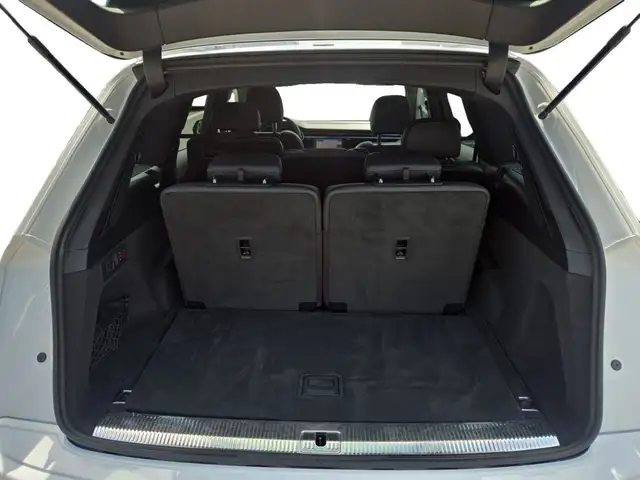 Audi SQ7 view 14