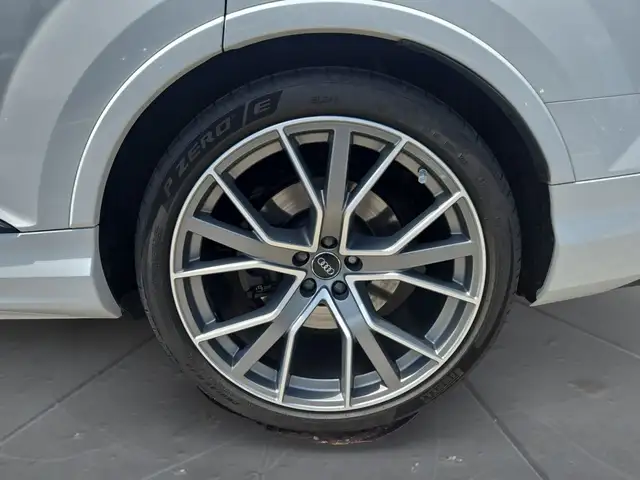 Audi SQ7 view 15