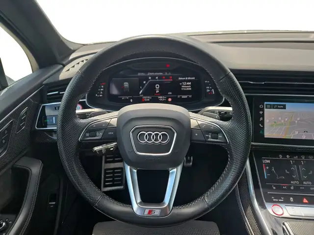 Audi SQ7 view 13