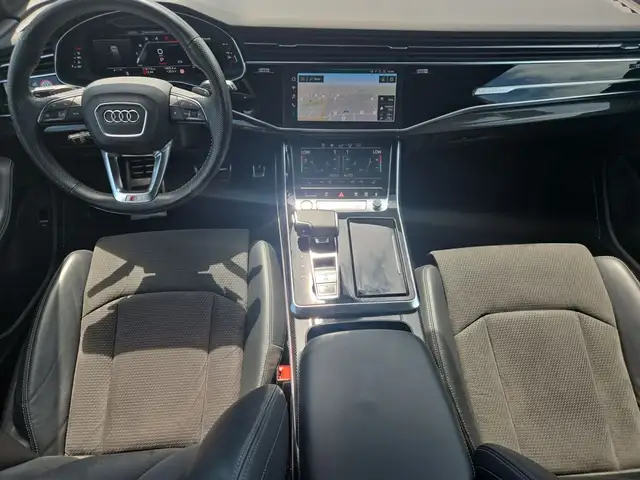 Audi SQ7 view 8