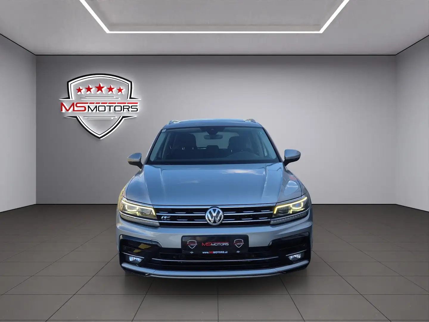 Volkswagen Tiguan 2,0 TDI 4Motion DSG*R-LINE*PANO*RFK*ACC*KREDIT Grau - 2