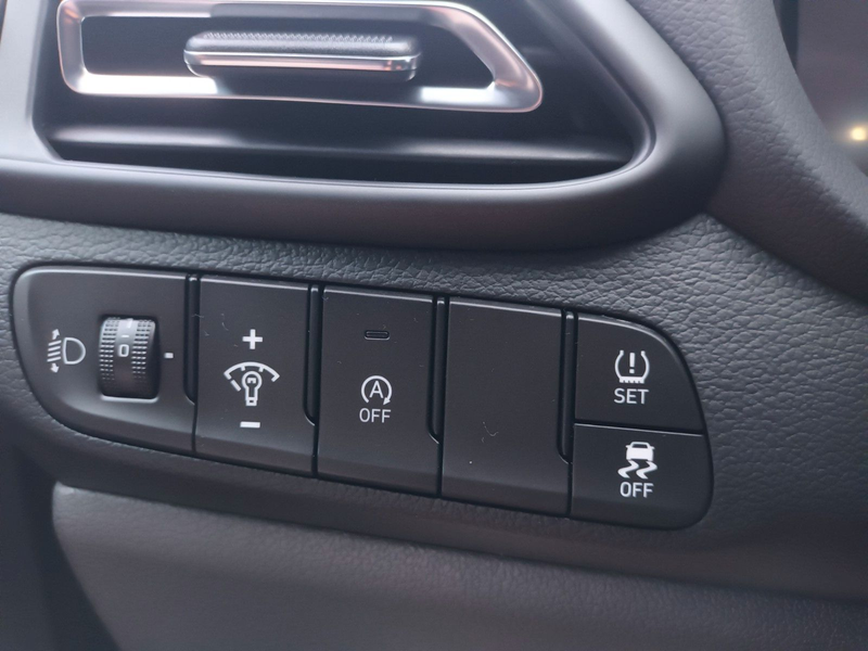 Hyundai i30 KOMBI 1.5 STYLE LED+NAVI+SHZ+KAMERA+KEYLESS! — photo 13