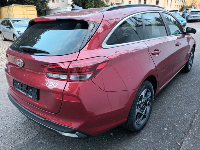 Hyundai i30 KOMBI 1.5 STYLE LED+NAVI+SHZ+KAMERA+KEYLESS! — photo 2