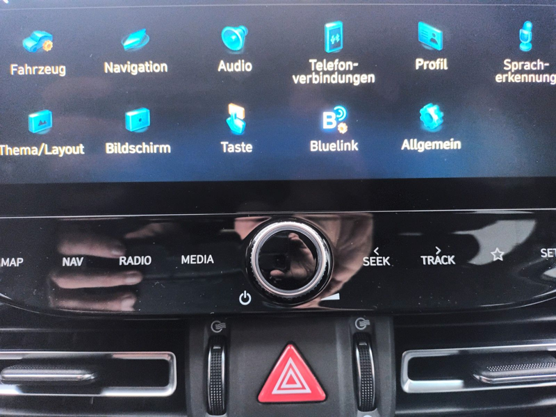 Hyundai i30 KOMBI 1.5 STYLE LED+NAVI+SHZ+KAMERA+KEYLESS! — photo 12