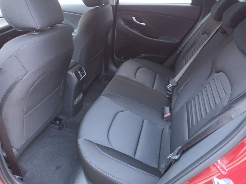 Hyundai i30 KOMBI 1.5 STYLE LED+NAVI+SHZ+KAMERA+KEYLESS! — photo 5