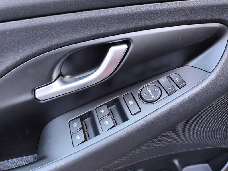 Hyundai i30 KOMBI 1.5 STYLE LED+NAVI+SHZ+KAMERA+KEYLESS! — photo 14