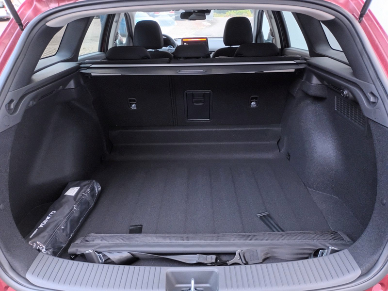 Hyundai i30 KOMBI 1.5 STYLE LED+NAVI+SHZ+KAMERA+KEYLESS! — photo 6