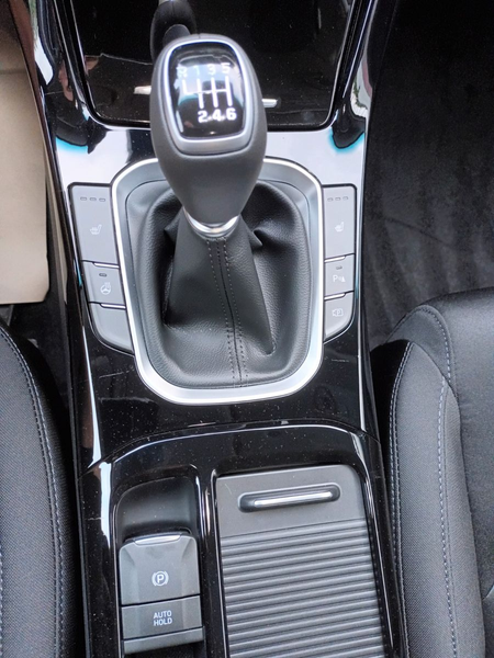 Hyundai i30 KOMBI 1.5 STYLE LED+NAVI+SHZ+KAMERA+KEYLESS! — photo 9