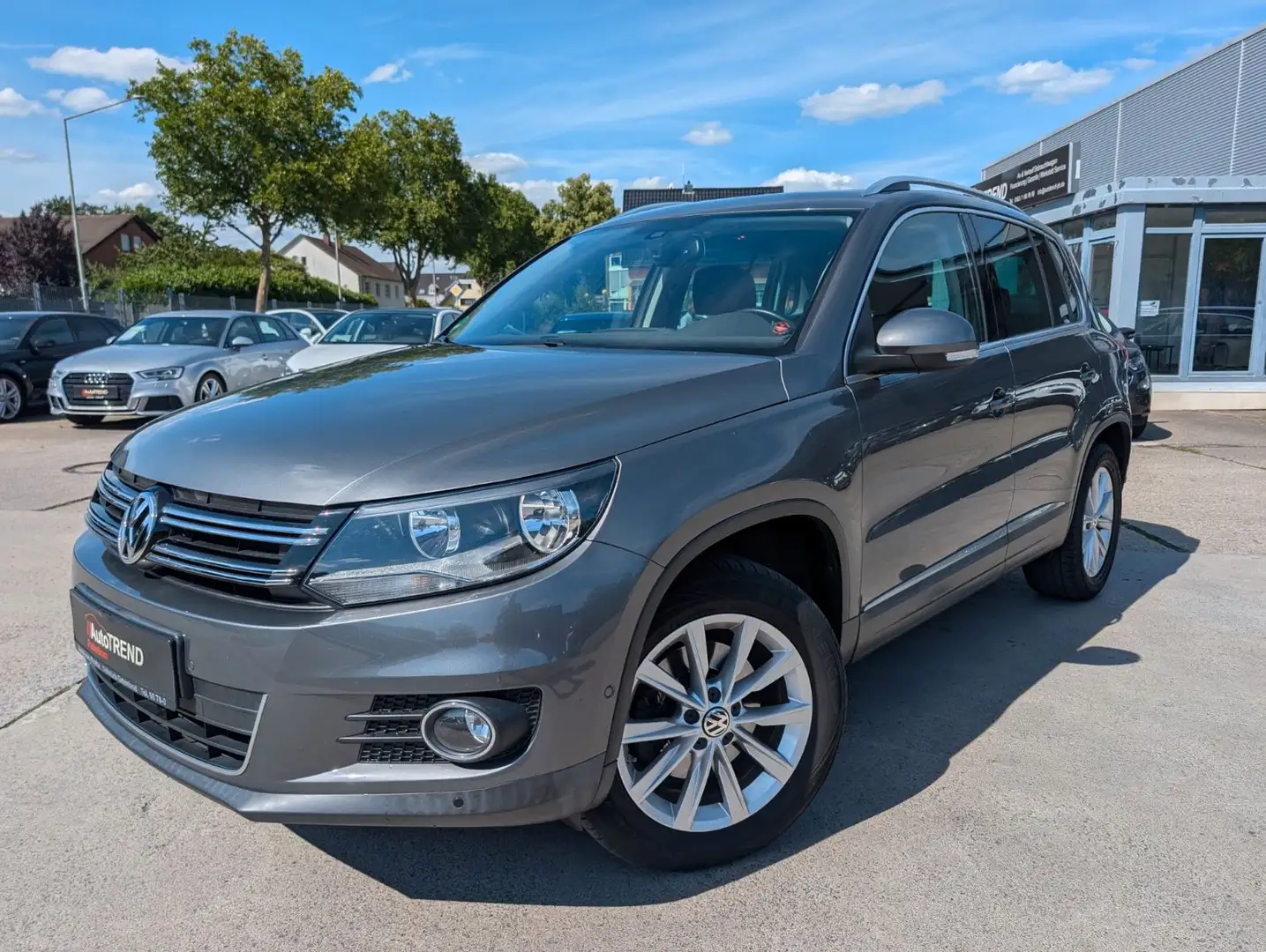 Volkswagen Tiguan 2.0*Pano*PDC*AHK*8-Fach*Parkpilot Gris - 1