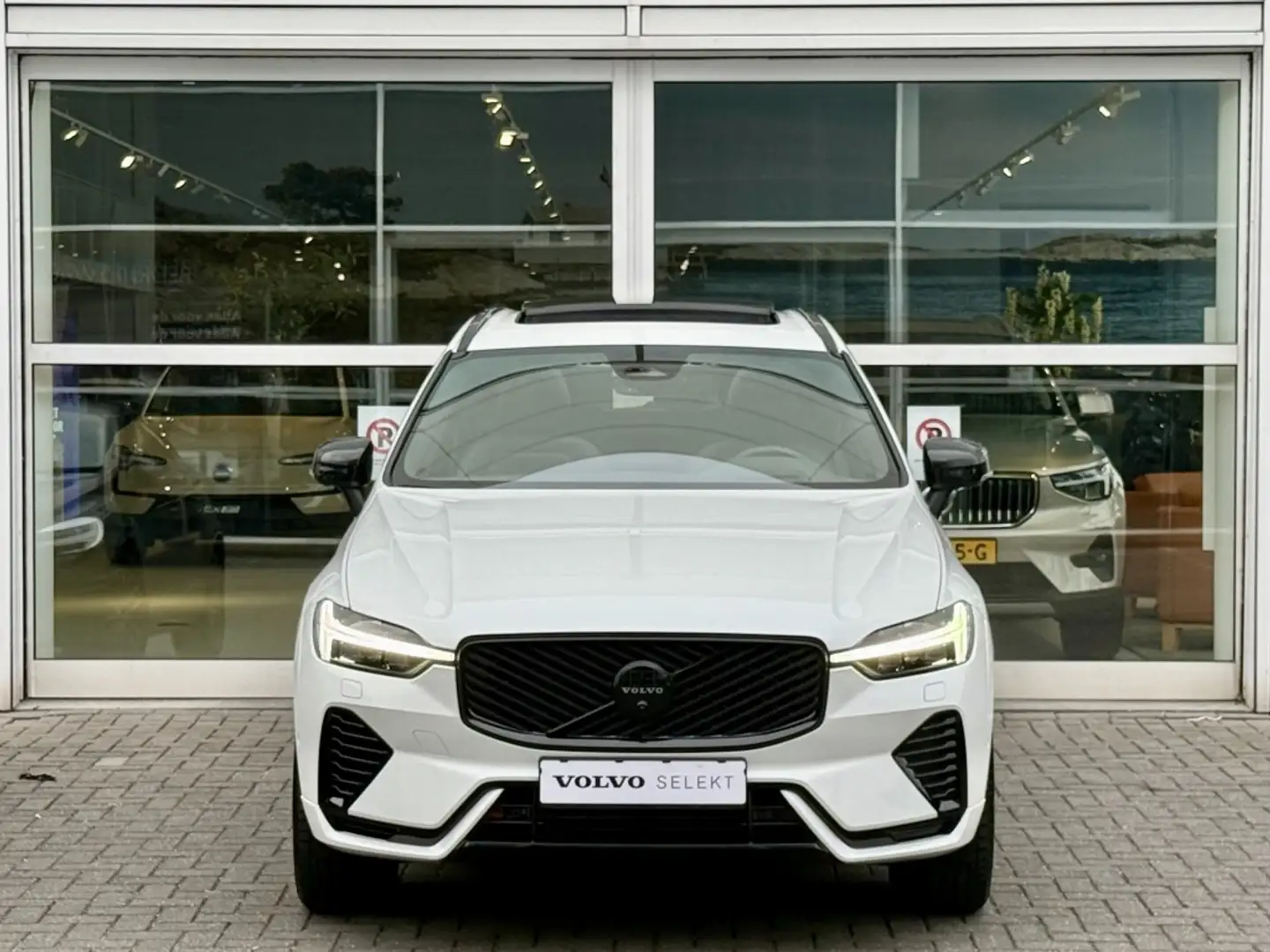 Volvo XC60 T6 398PK Ultra Black Edition Recharge| Panodak| 36 Weiß - 2