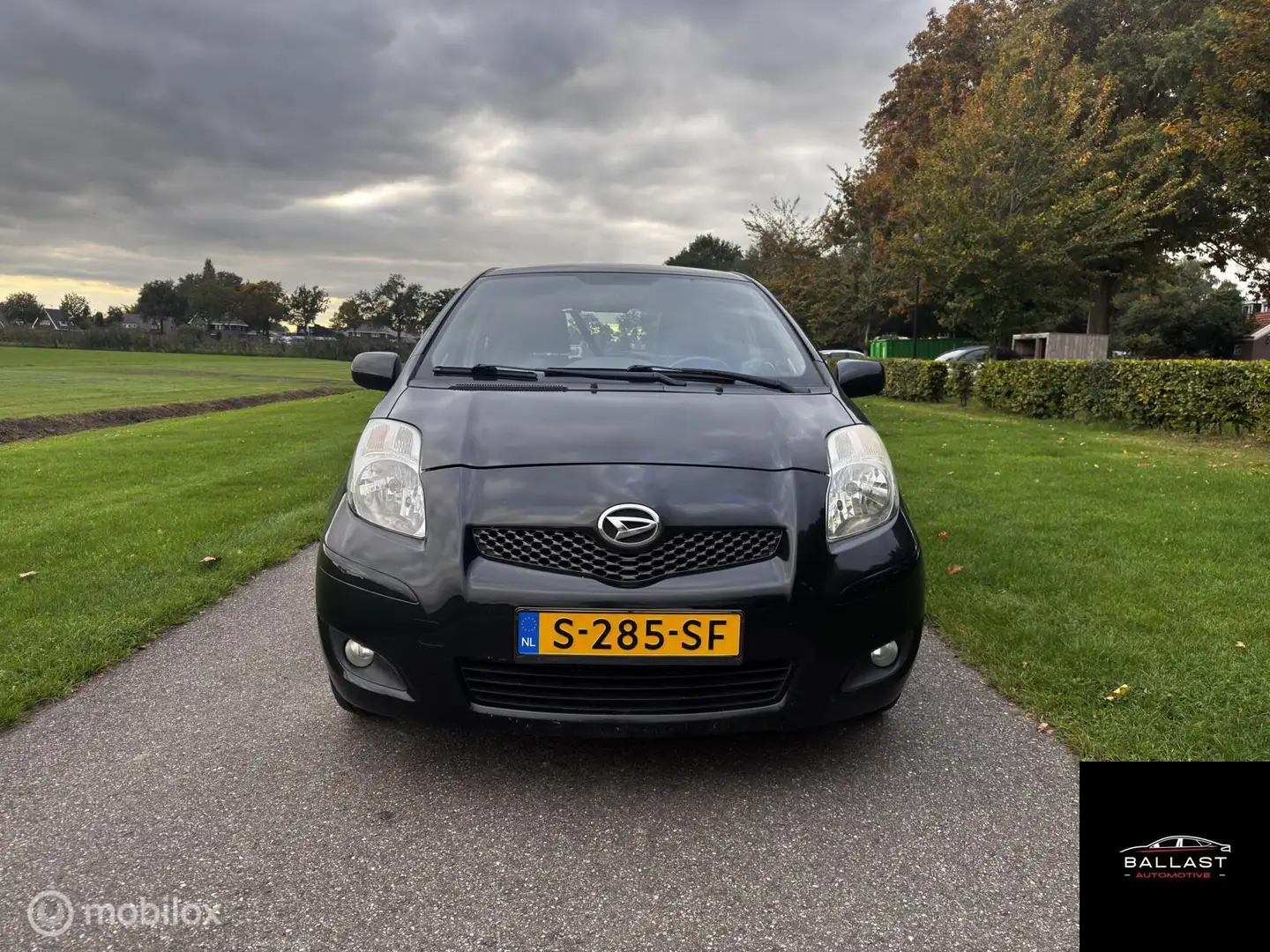 Daihatsu Charade 1.3 City automaat Чорний - 2