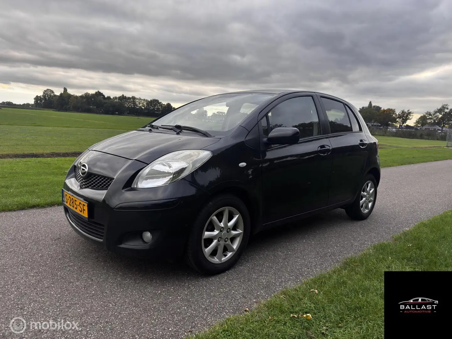 Daihatsu Charade 1.3 City automaat Чорний - 1