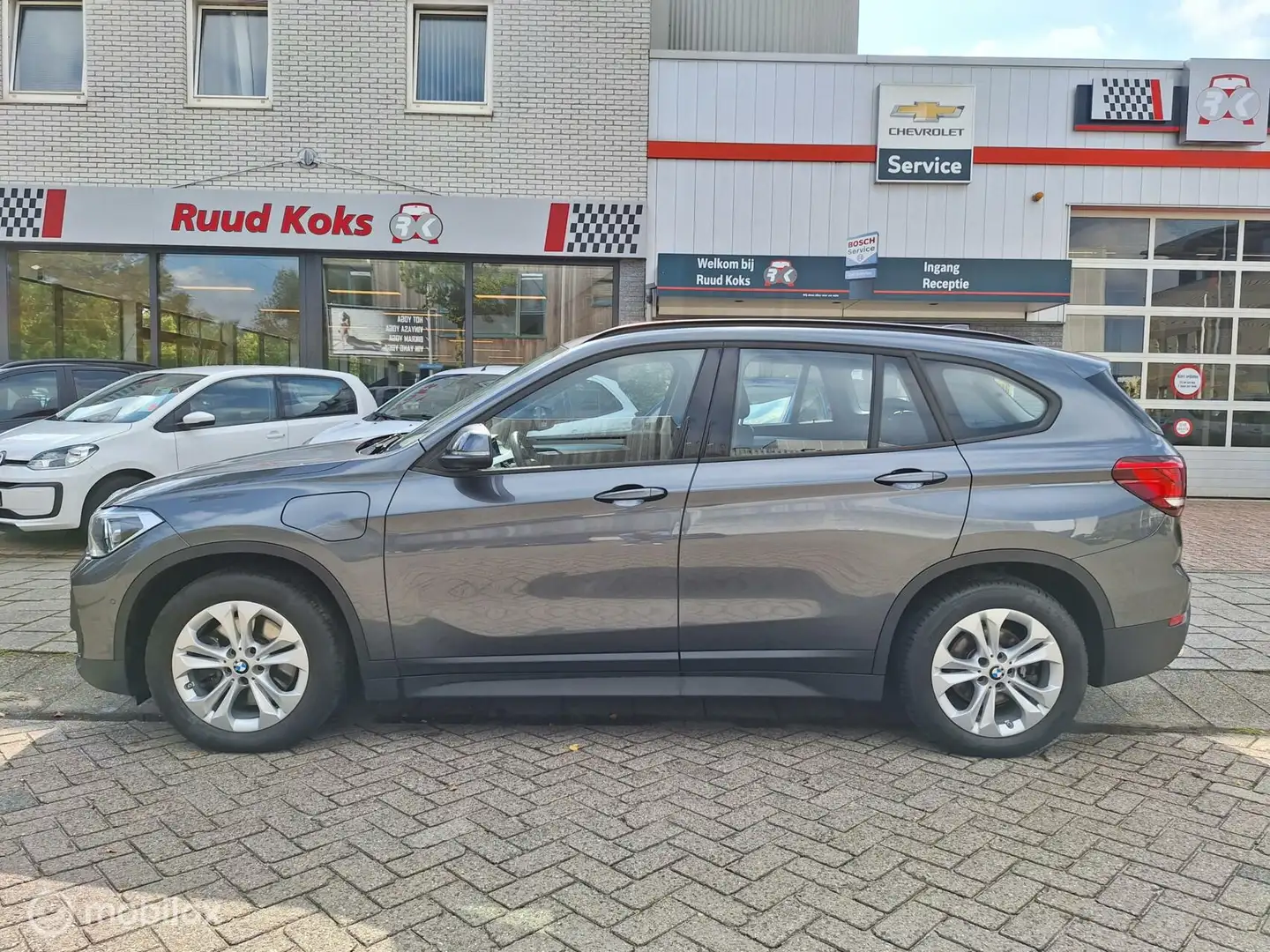 BMW X1 XDRIVE25E PLUG-IN HYBRIDE / Automaat / Apple Carpl Grijs - 2