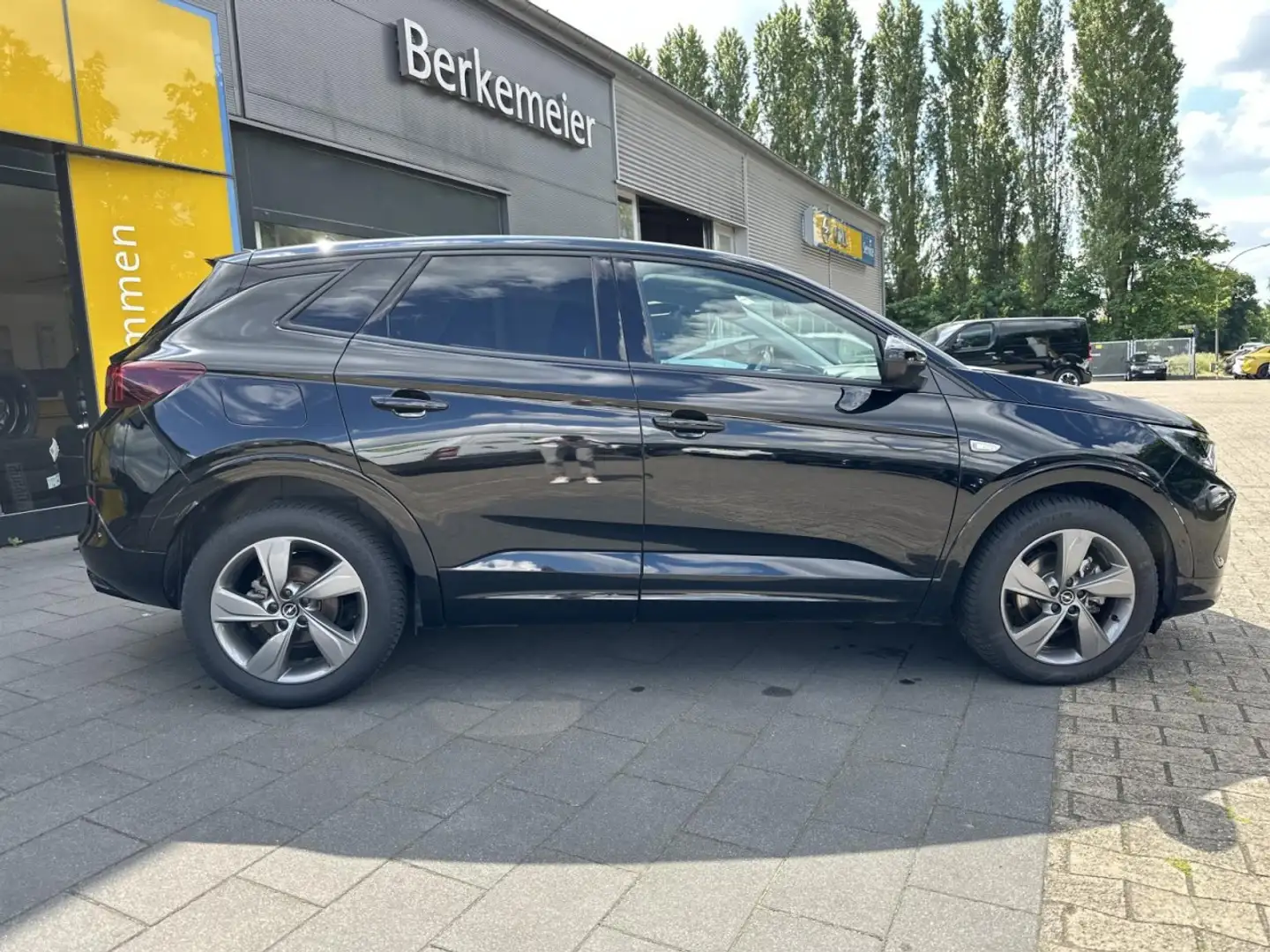 Opel Grandland 1.2 GS Line ** AHK/Kamera ** Zwart - 2