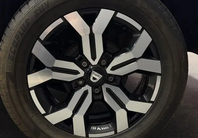 Dacia Duster view 10