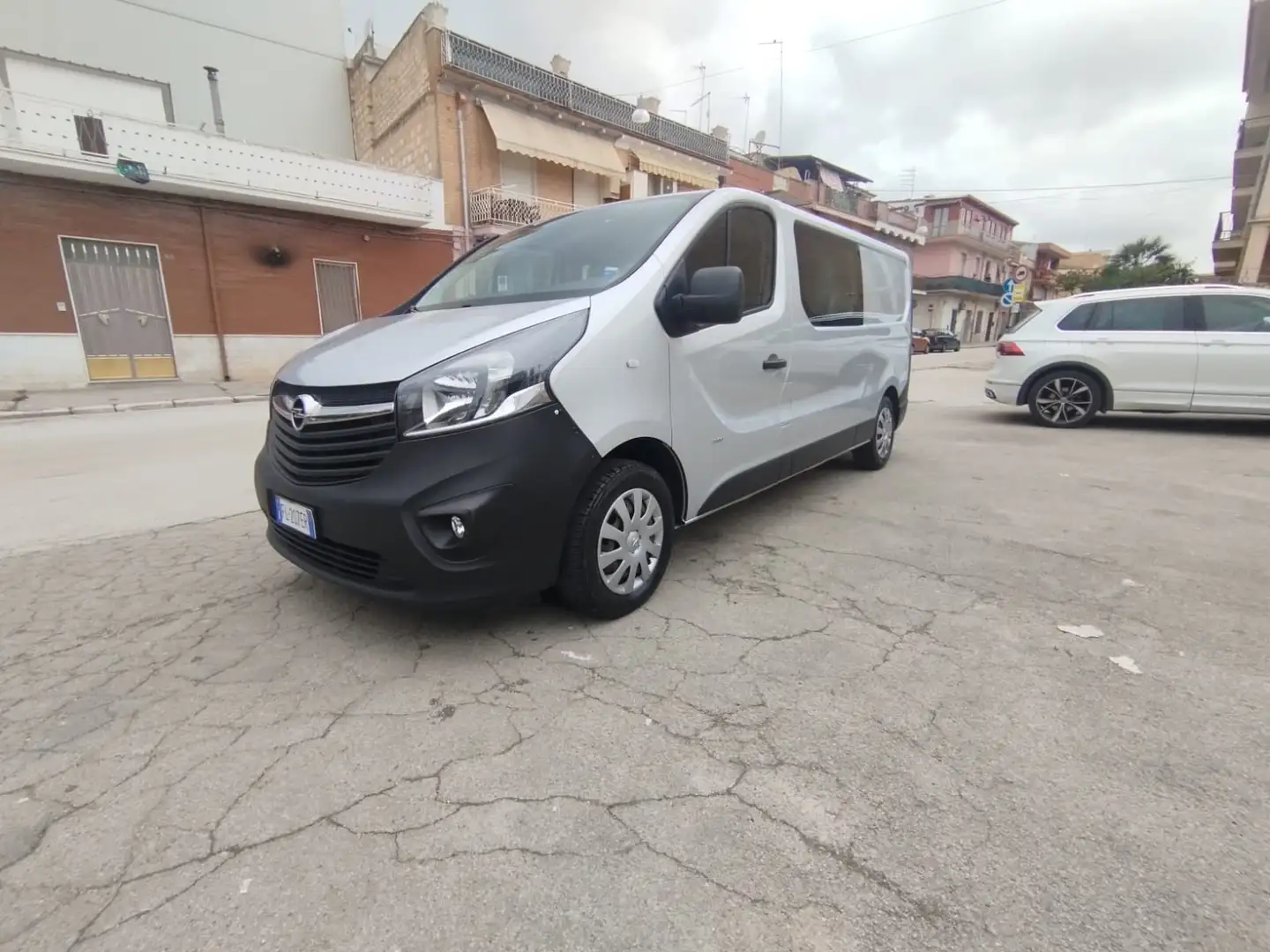 Opel Vivaro - 1