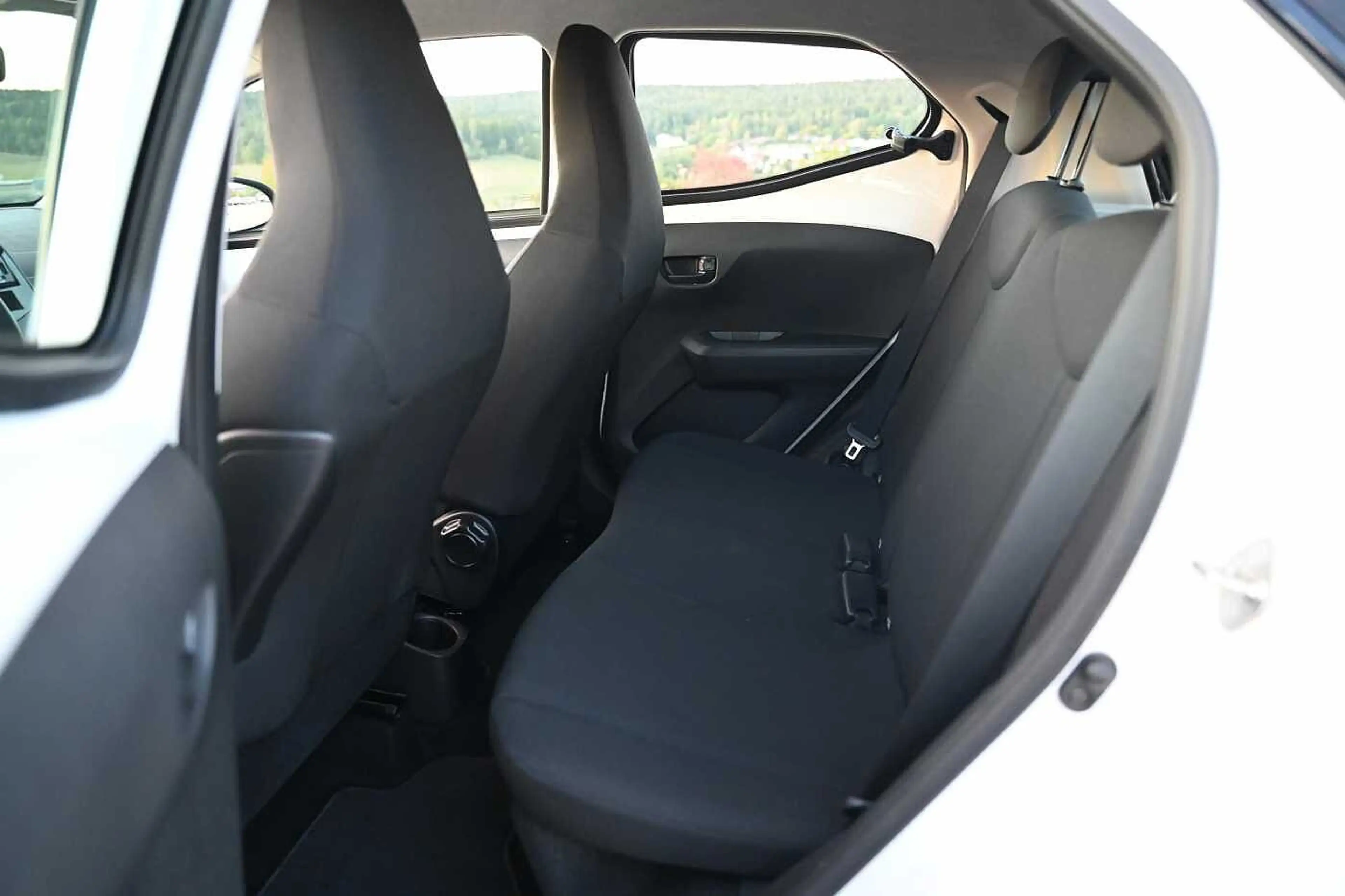 Toyota Aygo 5-Türer x — photo 9