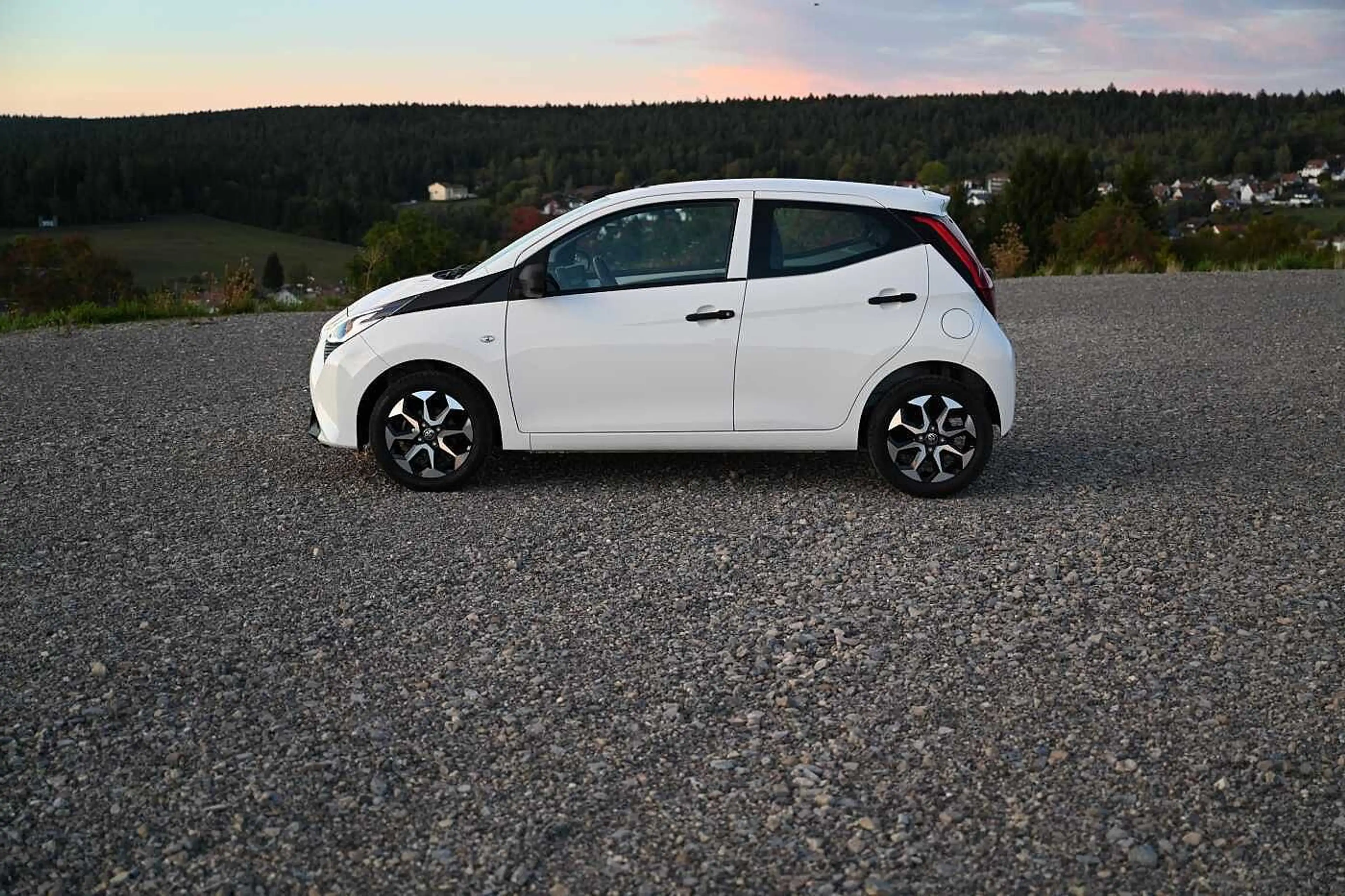 Toyota Aygo 5-Türer x — photo 2