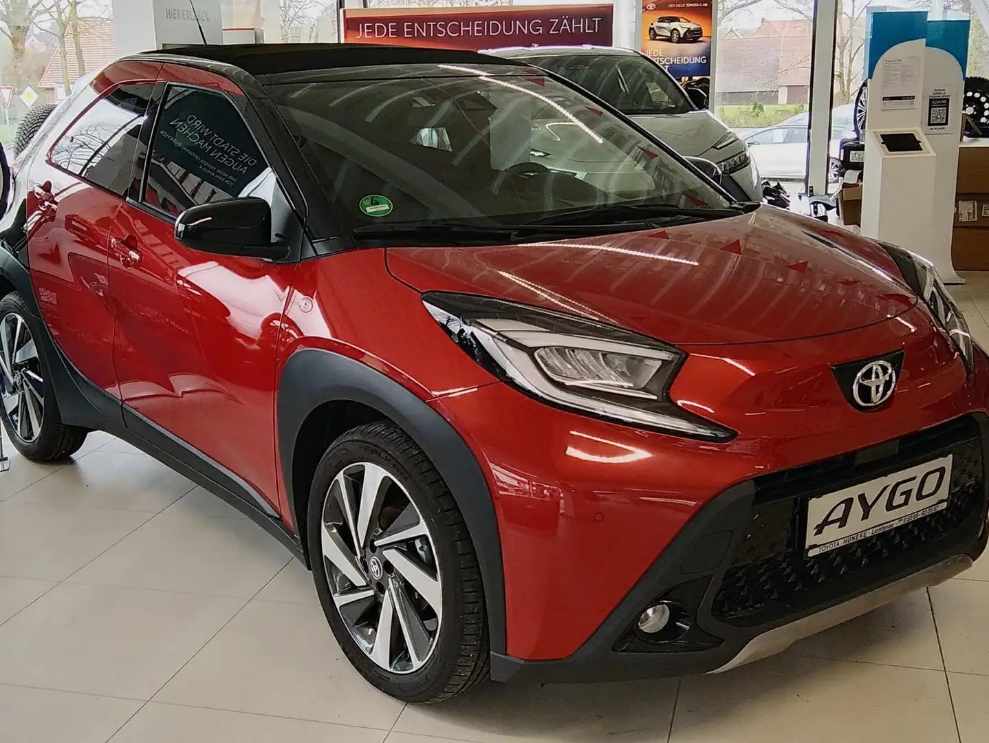 Toyota Aygo X Air Explore, Faltdach, JBL, Navi, Kamera, 18" Alu Rouge - 2