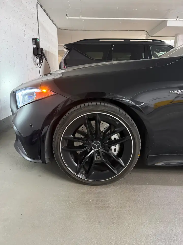Mercedes-Benz CLS снимка Mercedes-Benz CLS