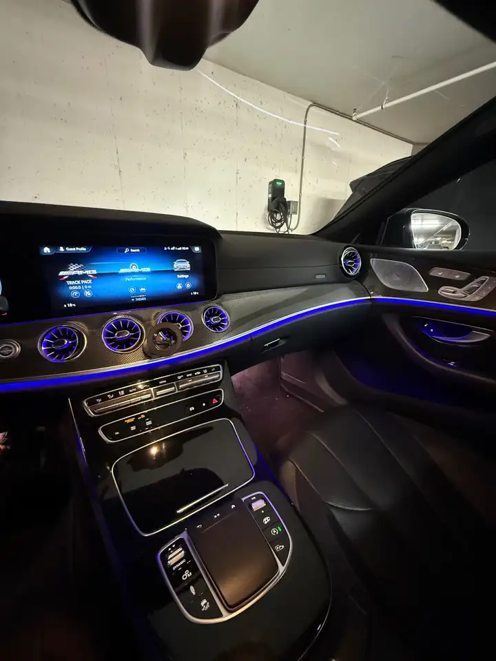 Mercedes-Benz CLS снимка Mercedes-Benz CLS