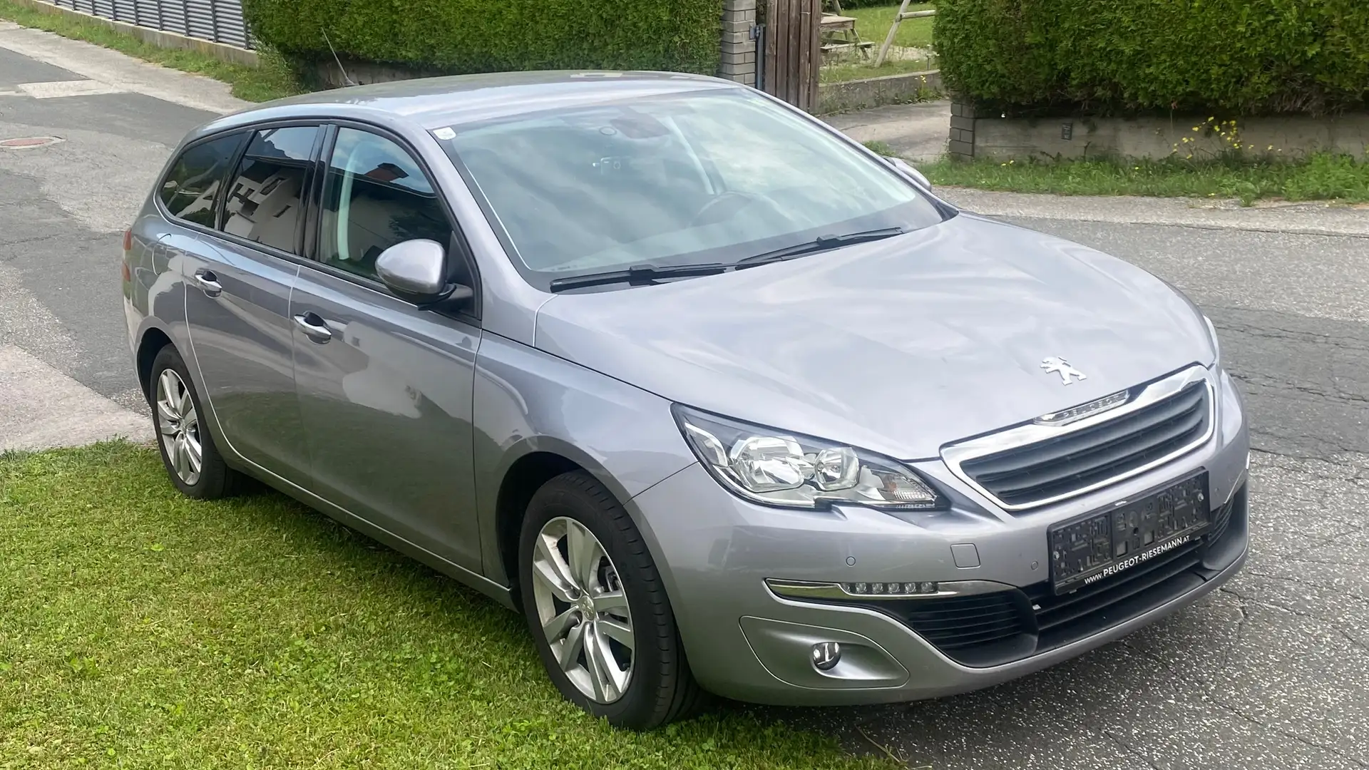 Peugeot 308 308 SW 1,6 BHDI Active S Grau - 1