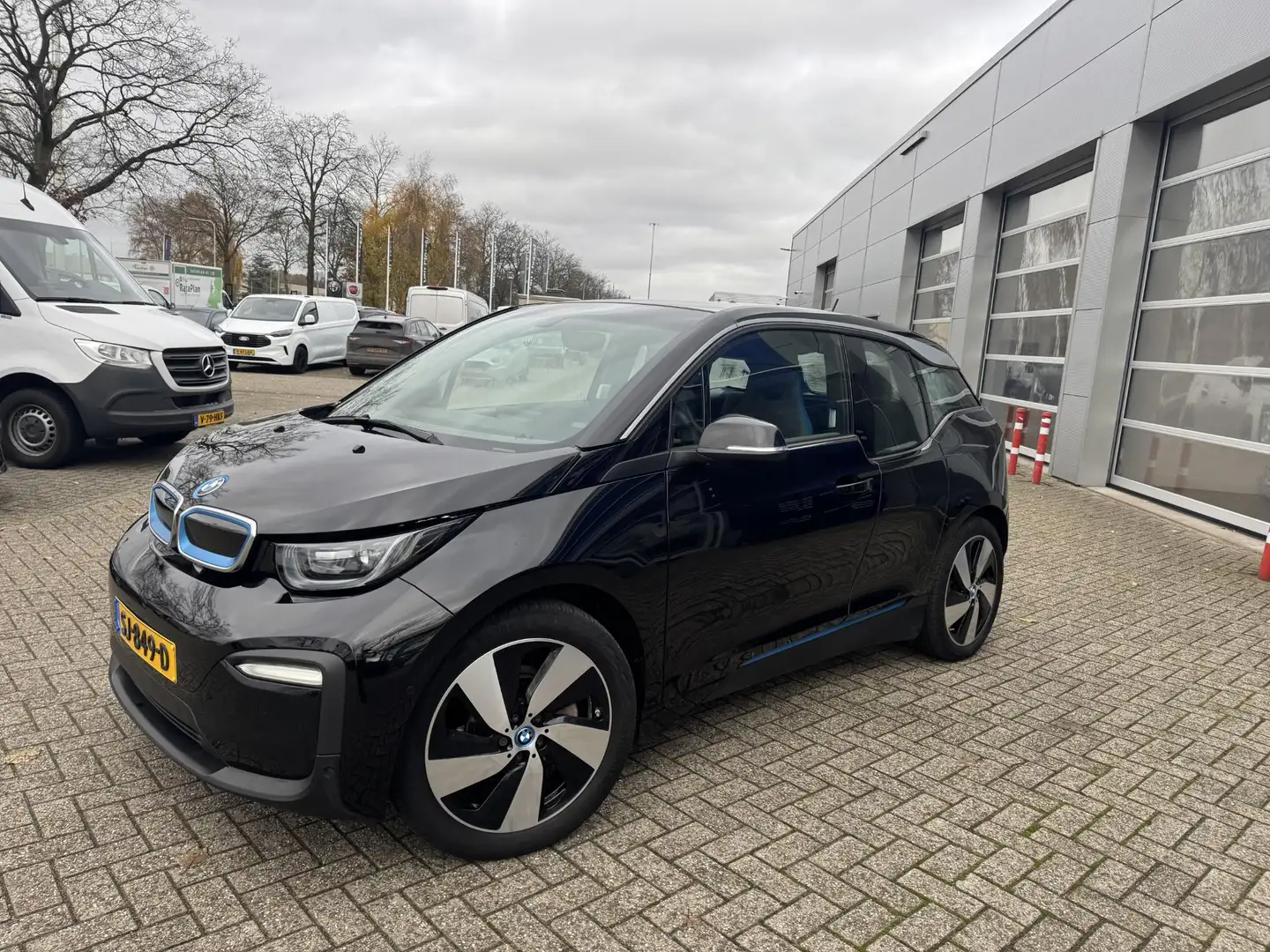 BMW i3 Basis iPerformance 94Ah 33 kWh Cruise Control | Ve Zwart - 2