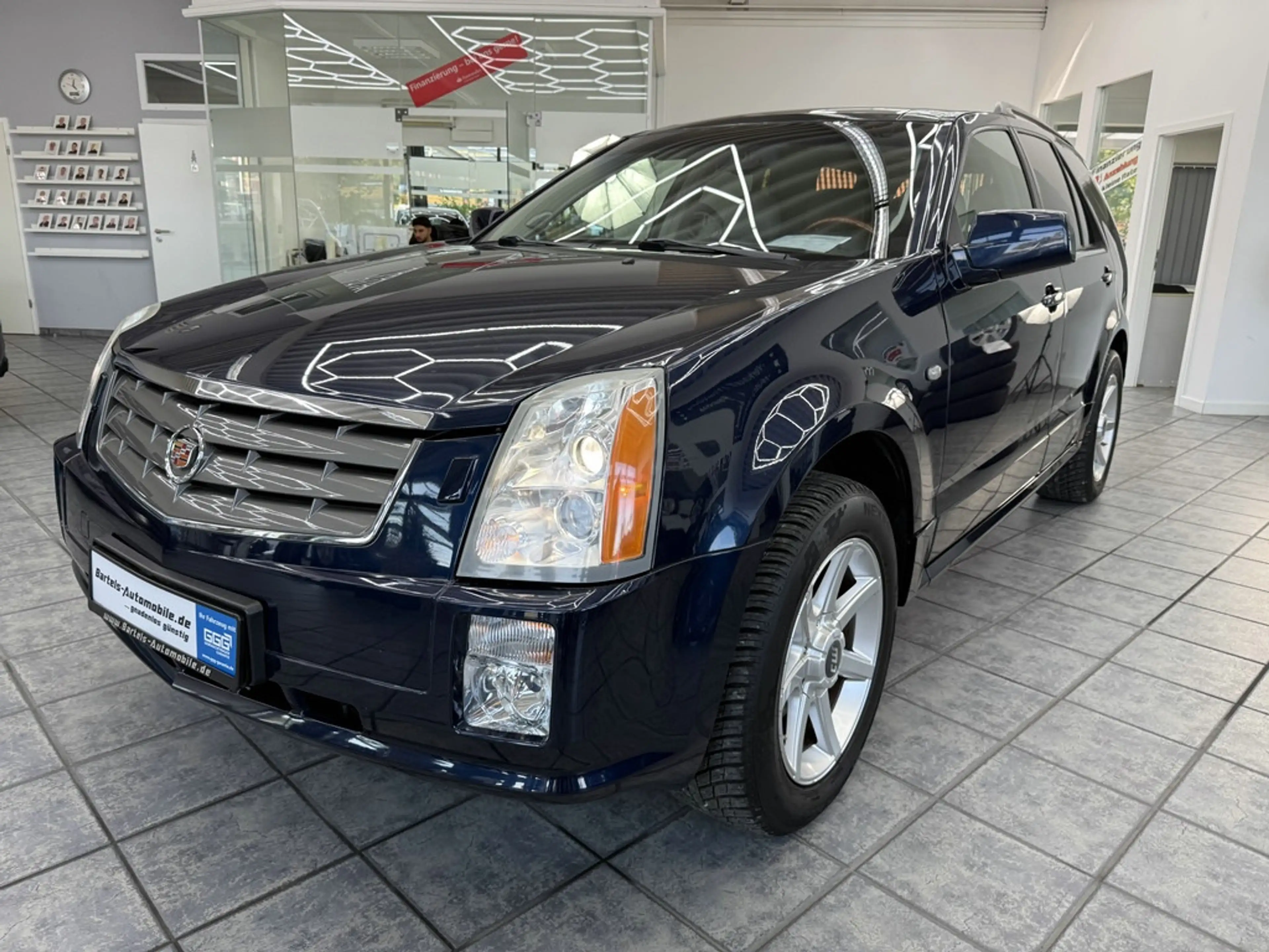 Cadillac SRX 4.6 V8 AWD Elegance, deutsches Auto, Leder — photo 8