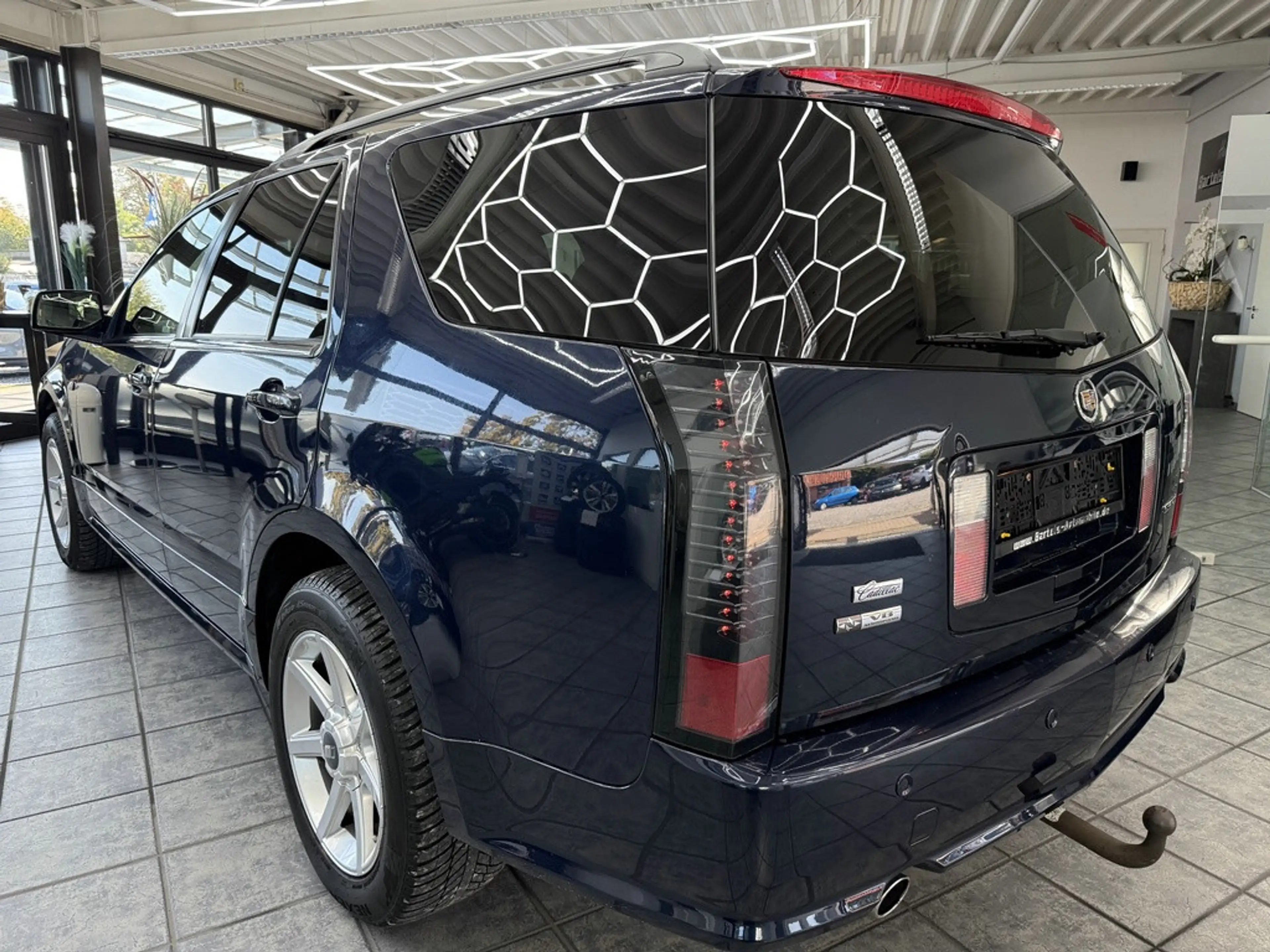Cadillac SRX 4.6 V8 AWD Elegance, deutsches Auto, Leder — photo 11