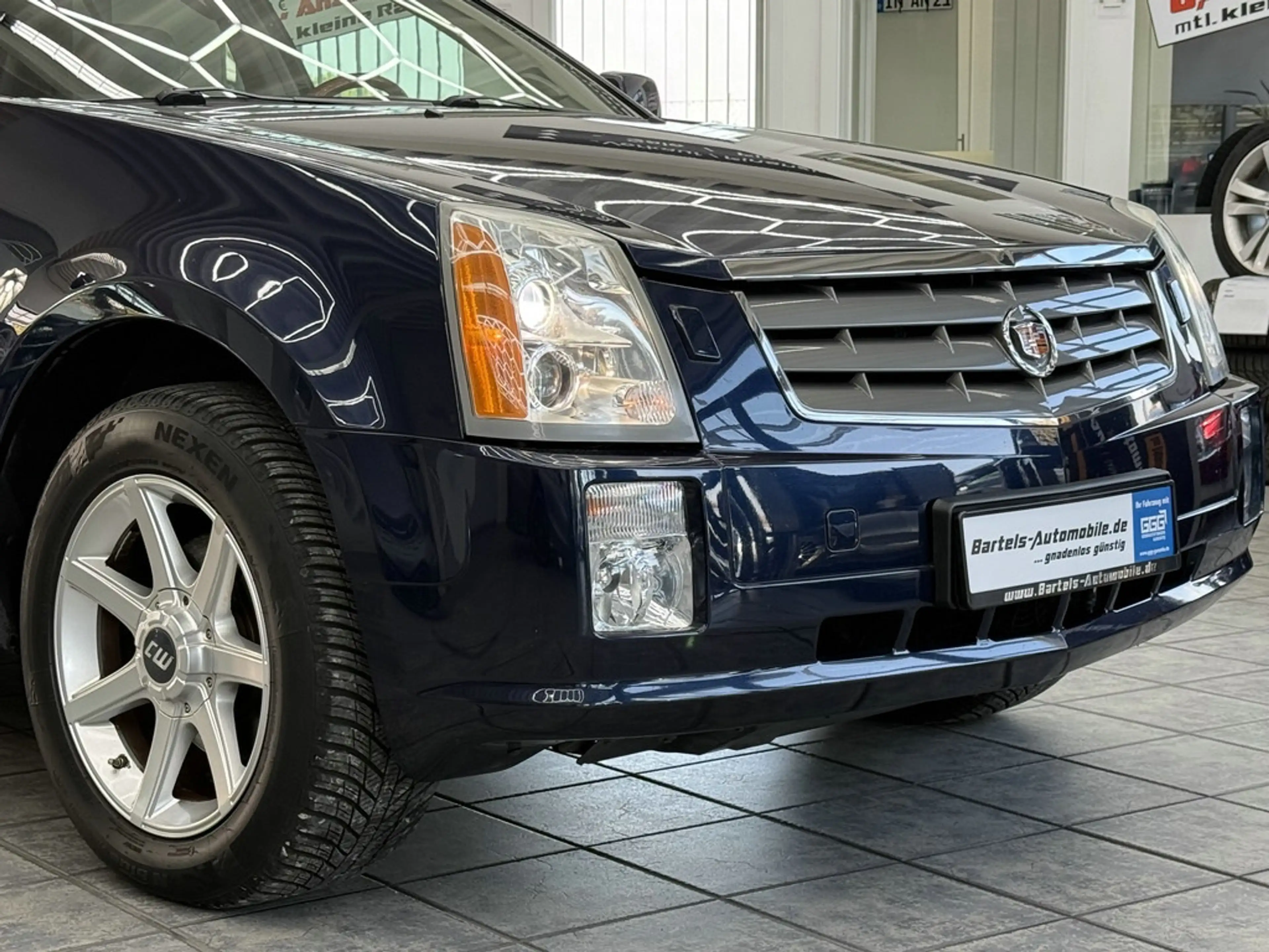 Cadillac SRX 4.6 V8 AWD Elegance, deutsches Auto, Leder — photo 2