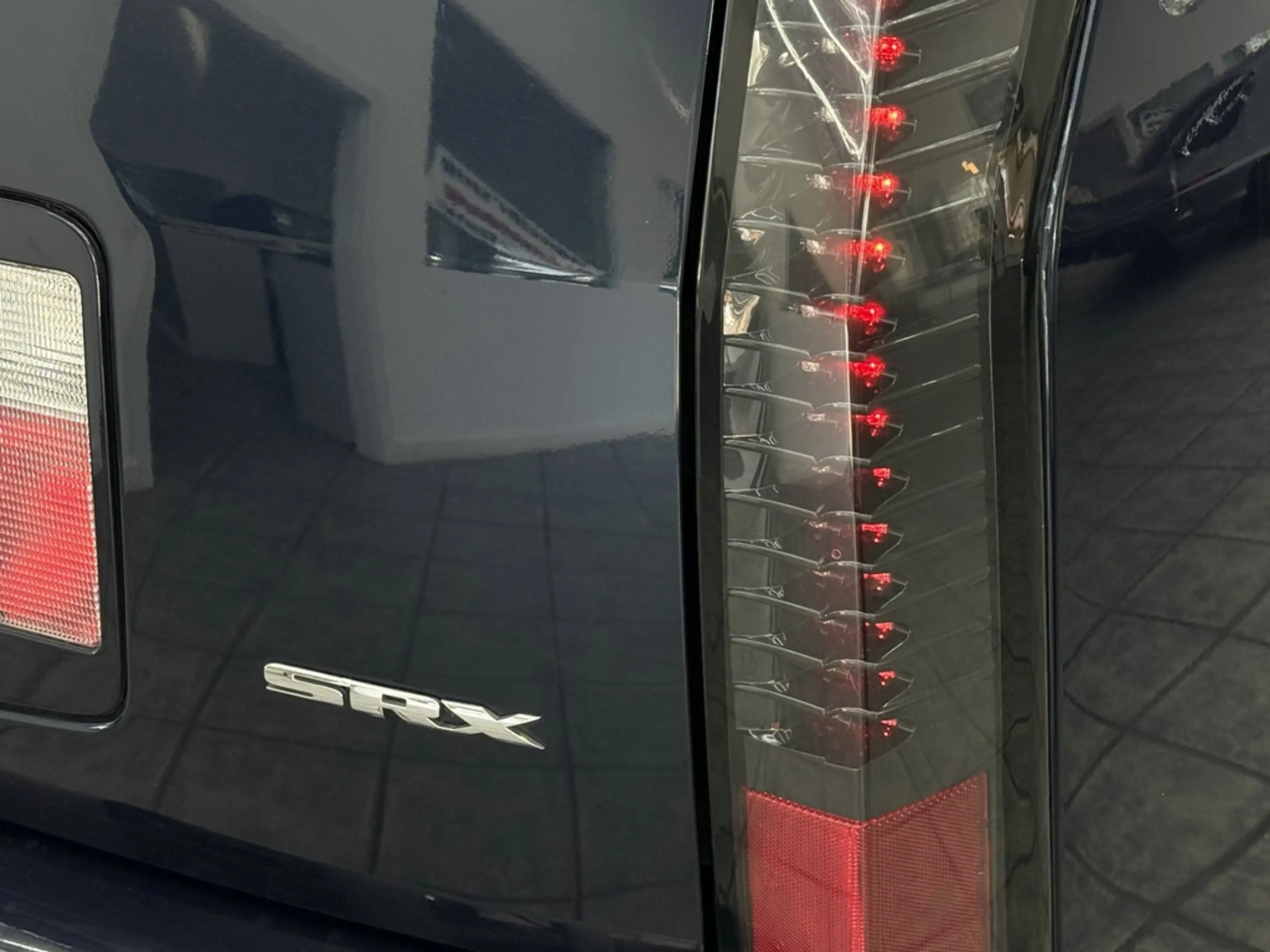 Cadillac SRX 4.6 V8 AWD Elegance, deutsches Auto, Leder — photo 13
