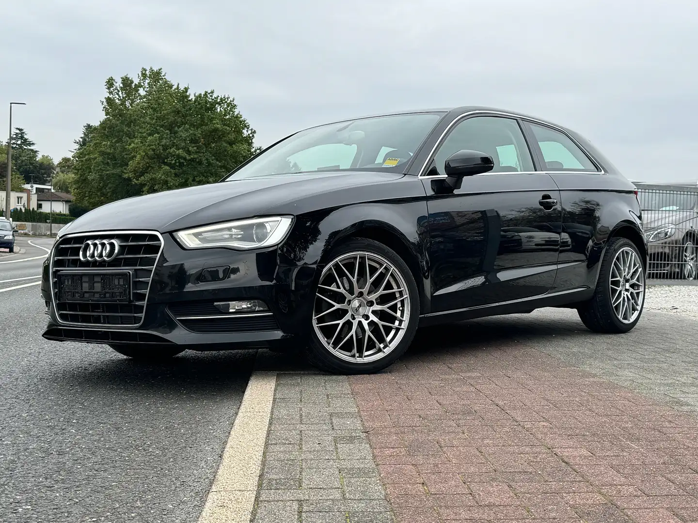 Audi A3 ambition 18Zoll AEZ Navi BiXenon Einparkhilfe Noir - 1