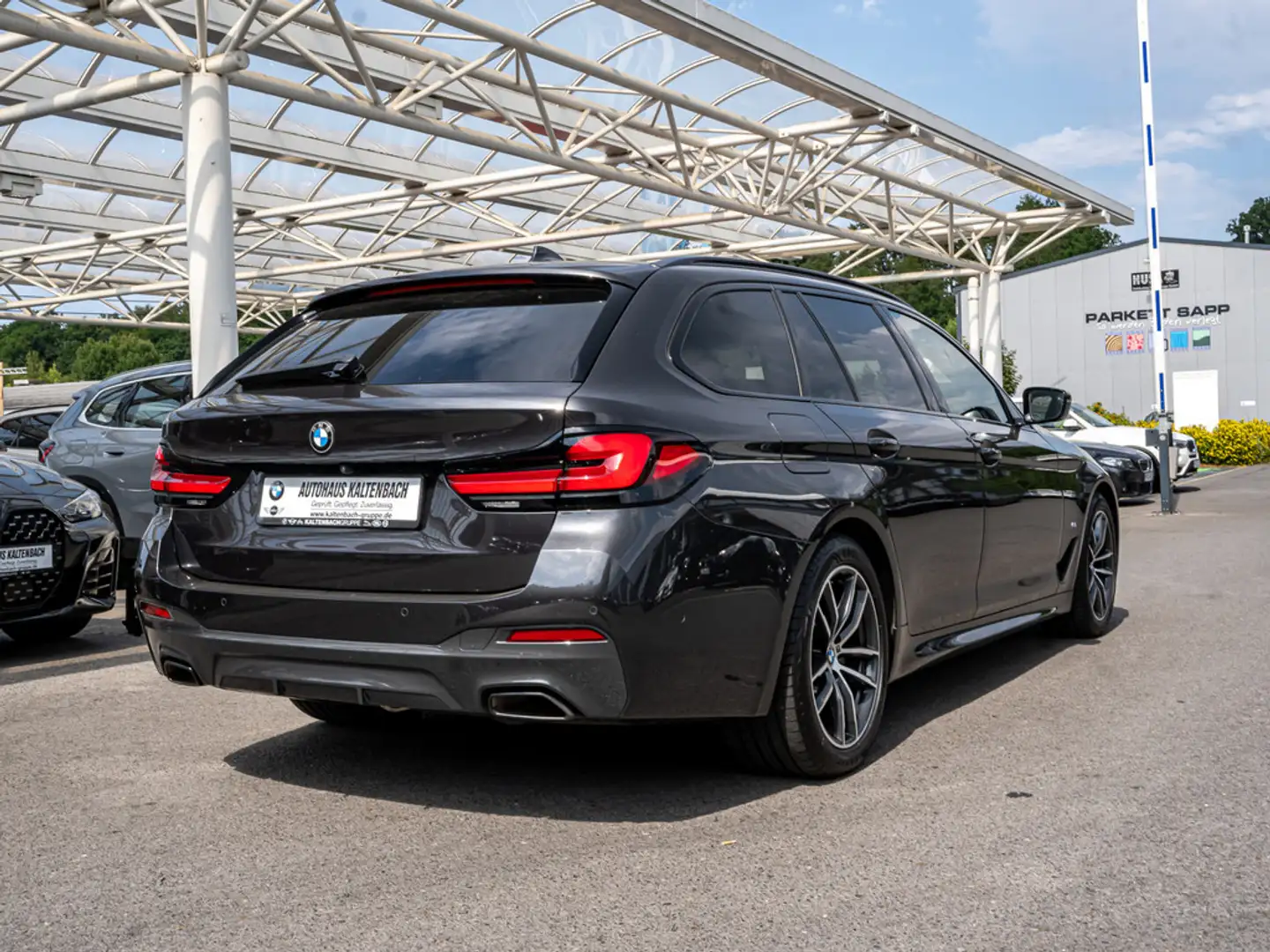 BMW 520 d Touring M-Sport FACEL. AHK HUD LASER LED Grau - 2