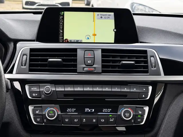 BMW 320 view 13
