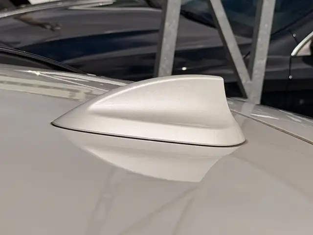 BMW 320 view 7