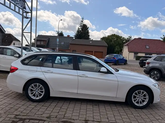 BMW 320 view 6