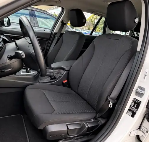 BMW 320 view 8